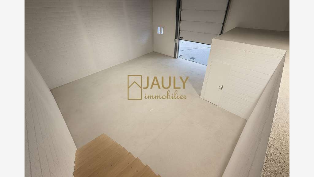 Local d'activité en ZFU - Entrepot 200 m²