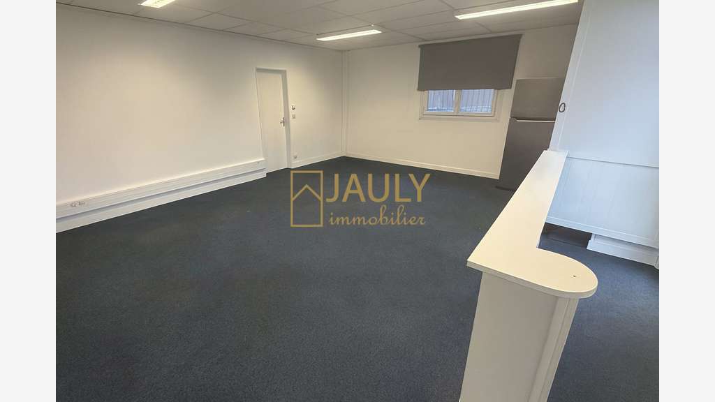 Local d'activité en ZFU - Entrepot 200 m²