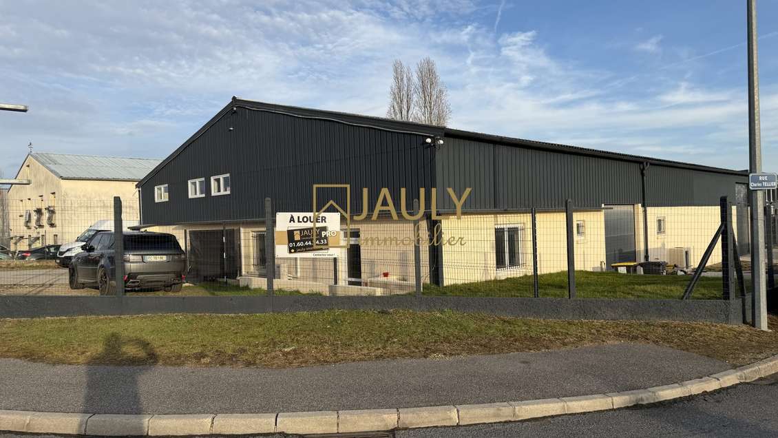 Local d'activité en ZFU - Entrepot 200 m²