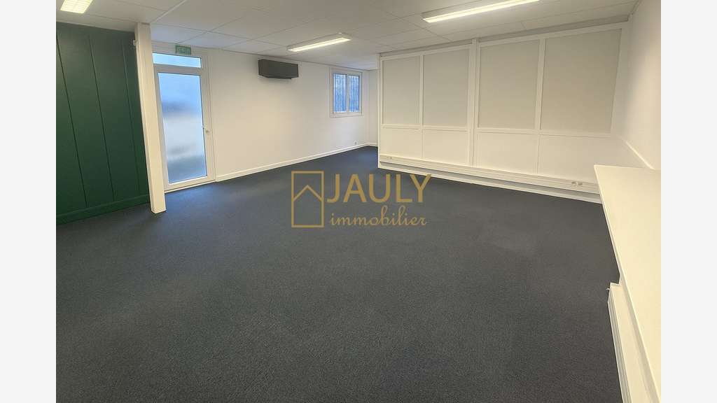 Local d'activité en ZFU - Entrepot 200 m²