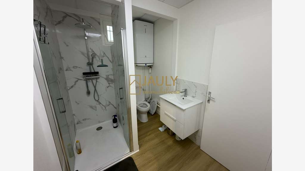 Local d'activité en ZFU - Entrepot 200 m²