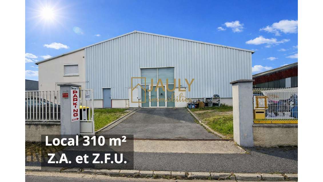 Local de 310 m² sur 450 m² - Hauteur 7,7m