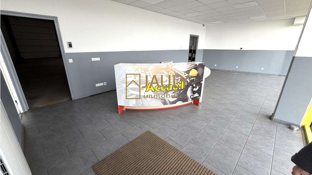 Loue local d'activité 395m² forte visibilité Meaux