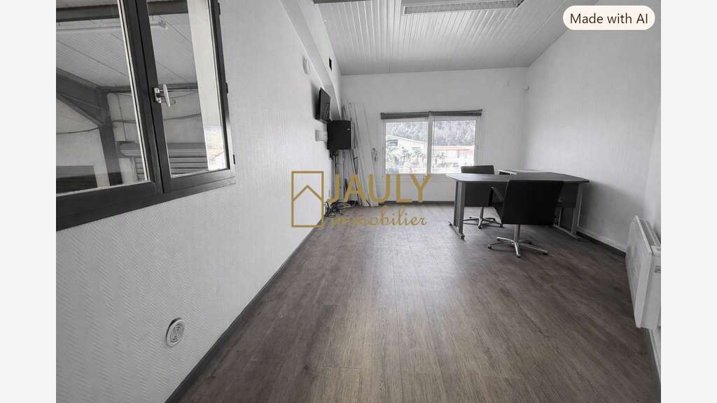 Entrepot + logement F8 + terrain 900 m²