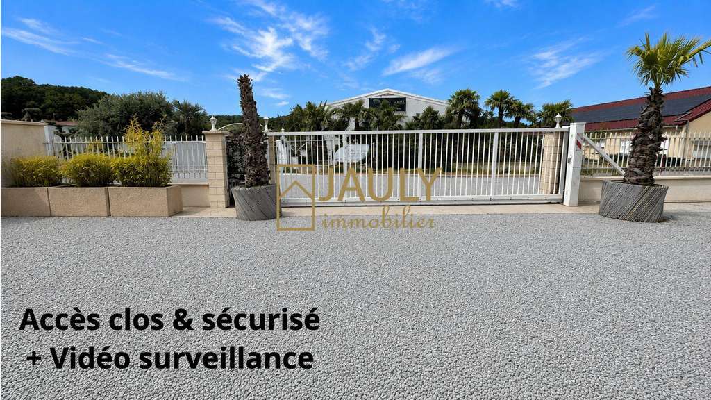 Entrepot + logement F8 + terrain 900 m²