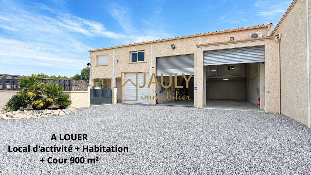 Entrepot + logement F8 + terrain 900 m²