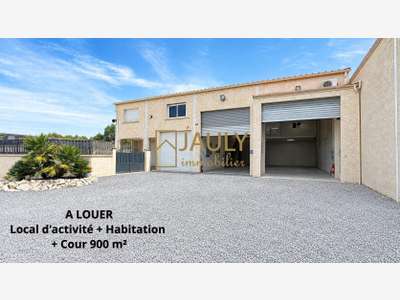 Entrepot + logement F8 + terrain 900 m²