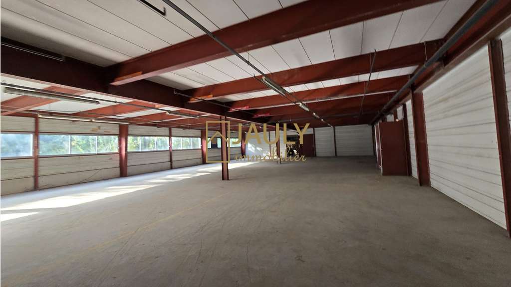 A louer entrepôt rénové 4 540m² à la Ferté-Gaucher
