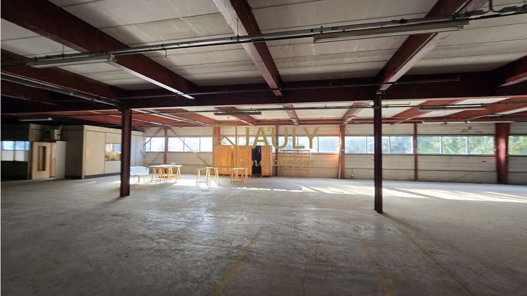 A louer entrepôt rénové 4 540m² à la Ferté-Gaucher