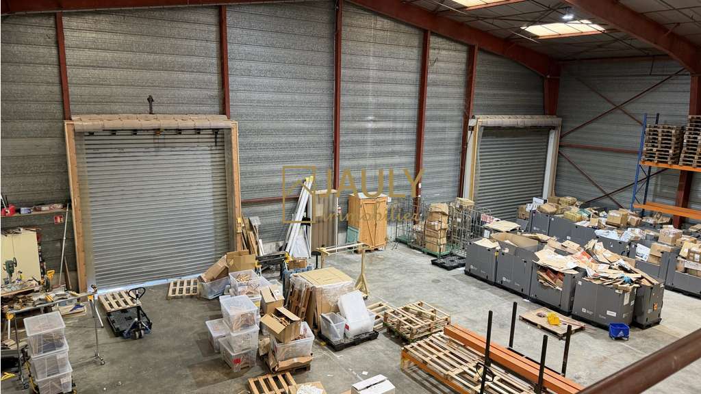A louer entrepôt rénové 4 540m² à la Ferté-Gaucher