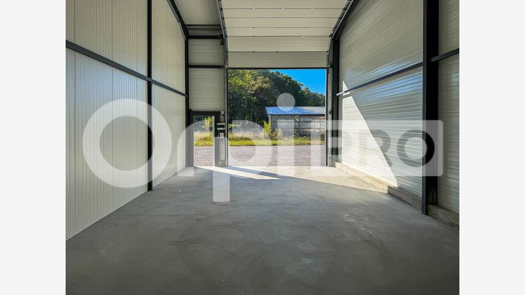 Local stockage 75m² à louer à Mées D824