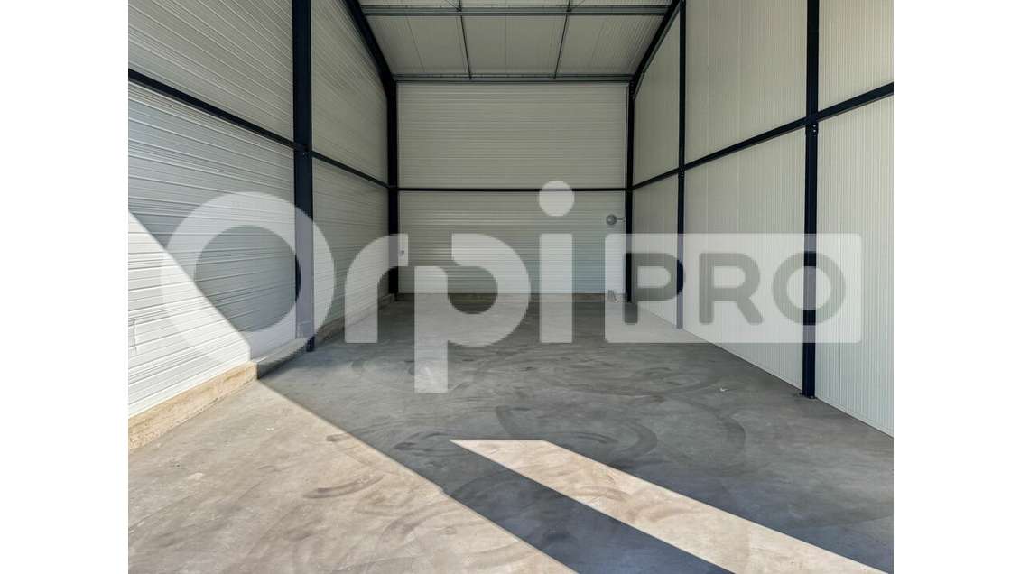 Local stockage 75m² à louer à Mées D824