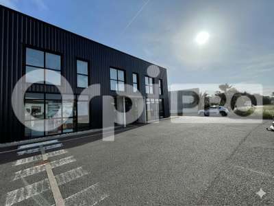 A louer local commercial 320m² axe D824 Mées (Dax)