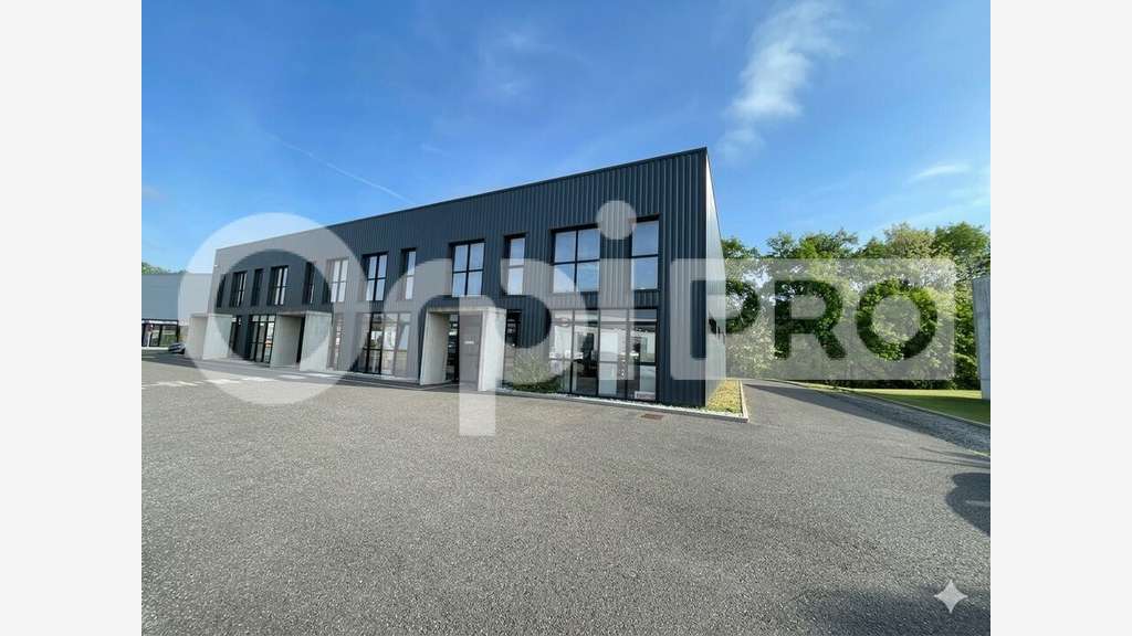 A louer local commercial 320m² axe D824 Mées (Dax)