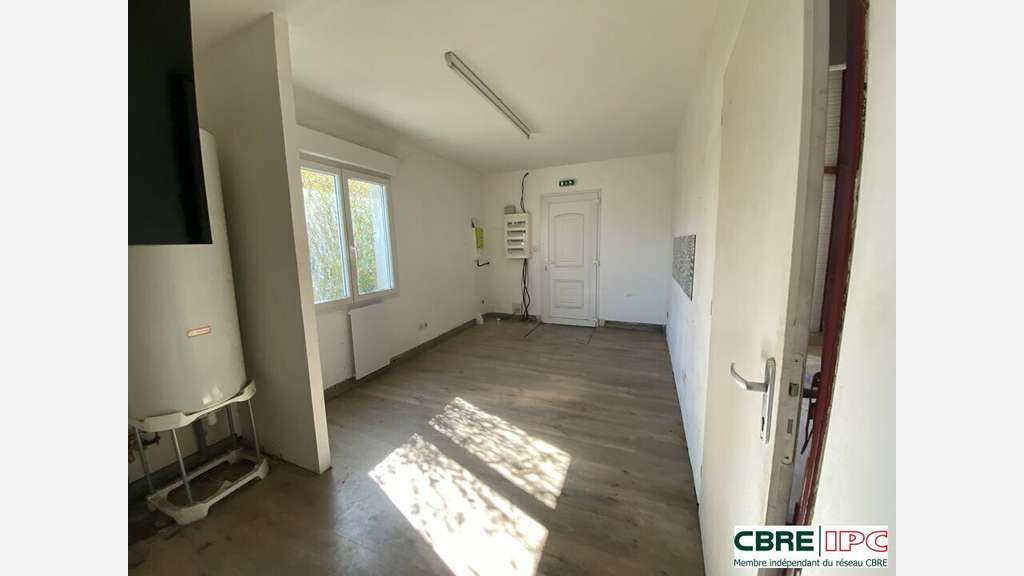 LOCATION - REF : 8399YA