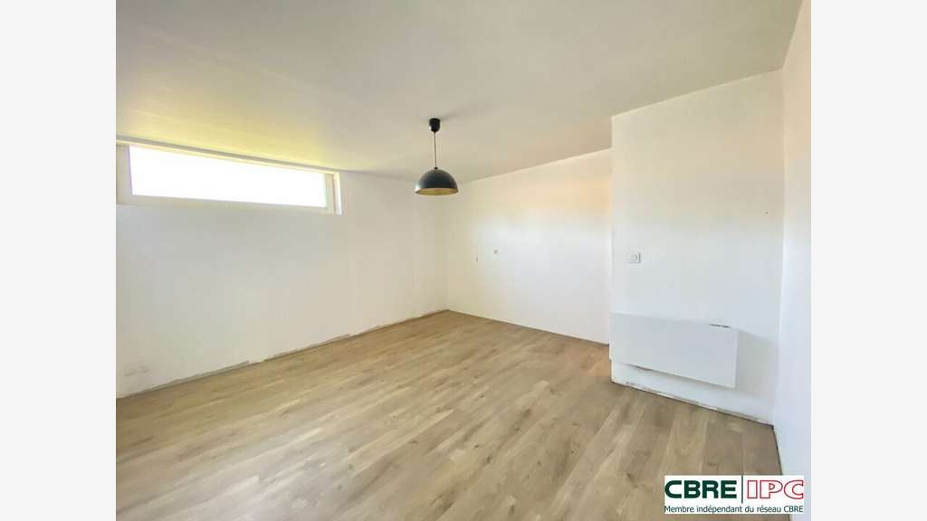 LOCATION - REF : 8399YA