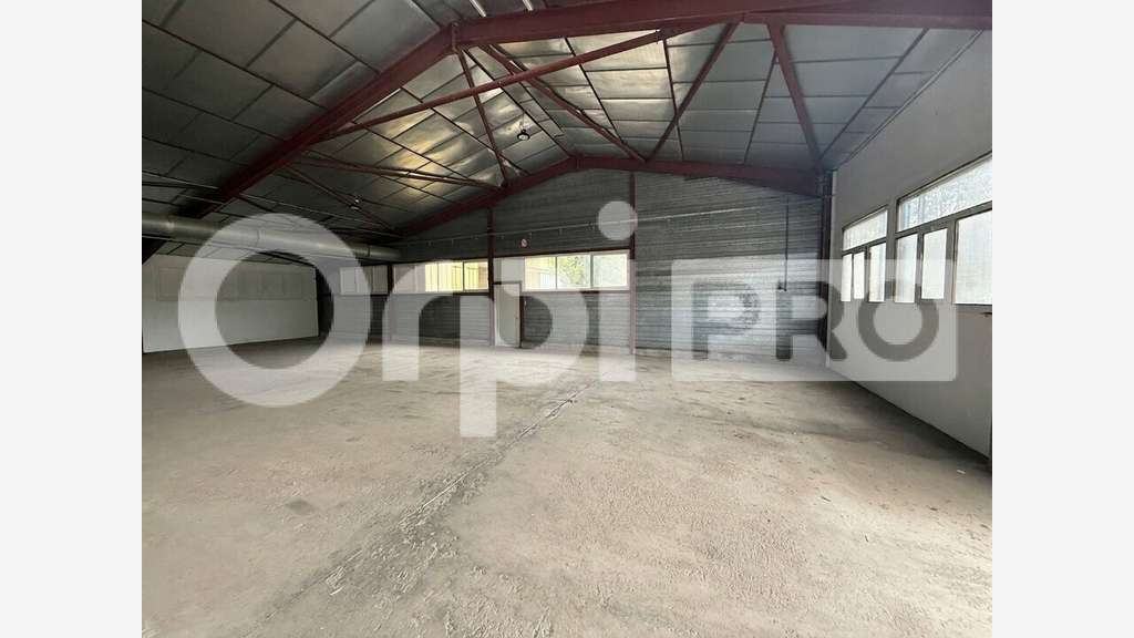 A louer entrepôt stockage 180m² à Mées (40)