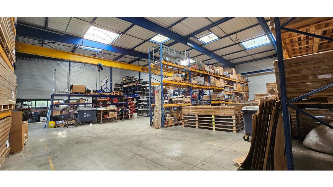 A louer local 1200m² à Melesse axe Rennes St-Malo