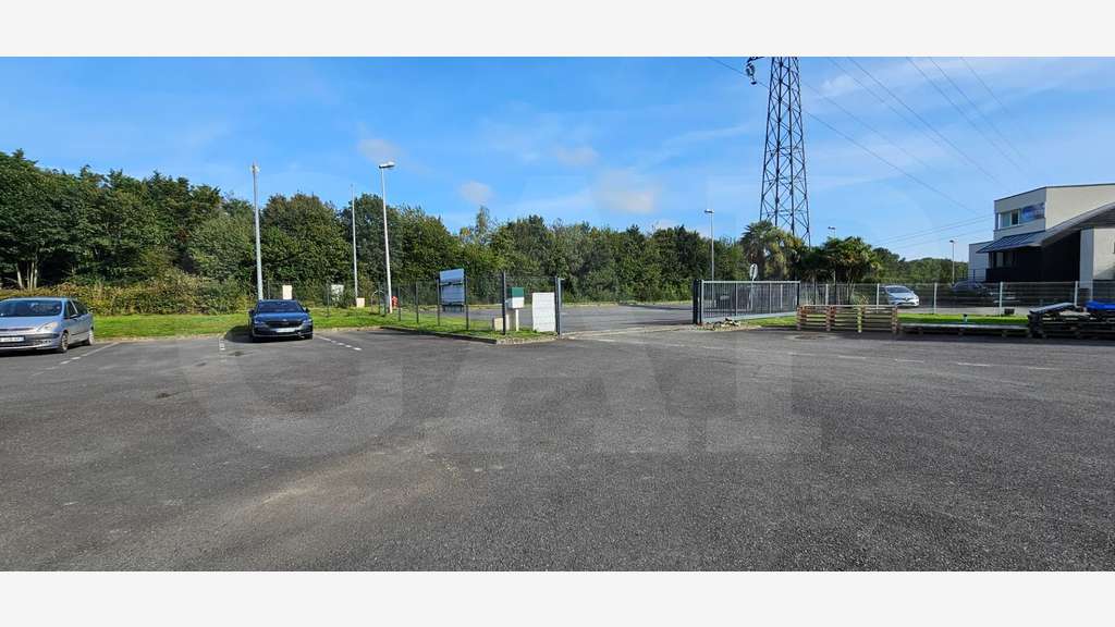 A louer local 1200m² à Melesse axe Rennes St-Malo