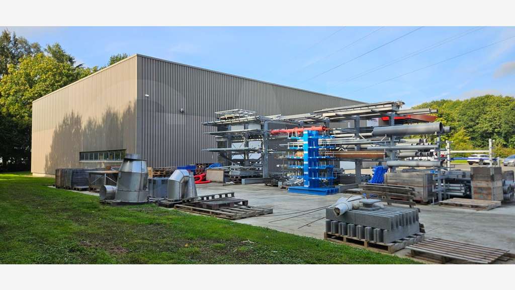A louer local 1200m² à Melesse axe Rennes St-Malo
