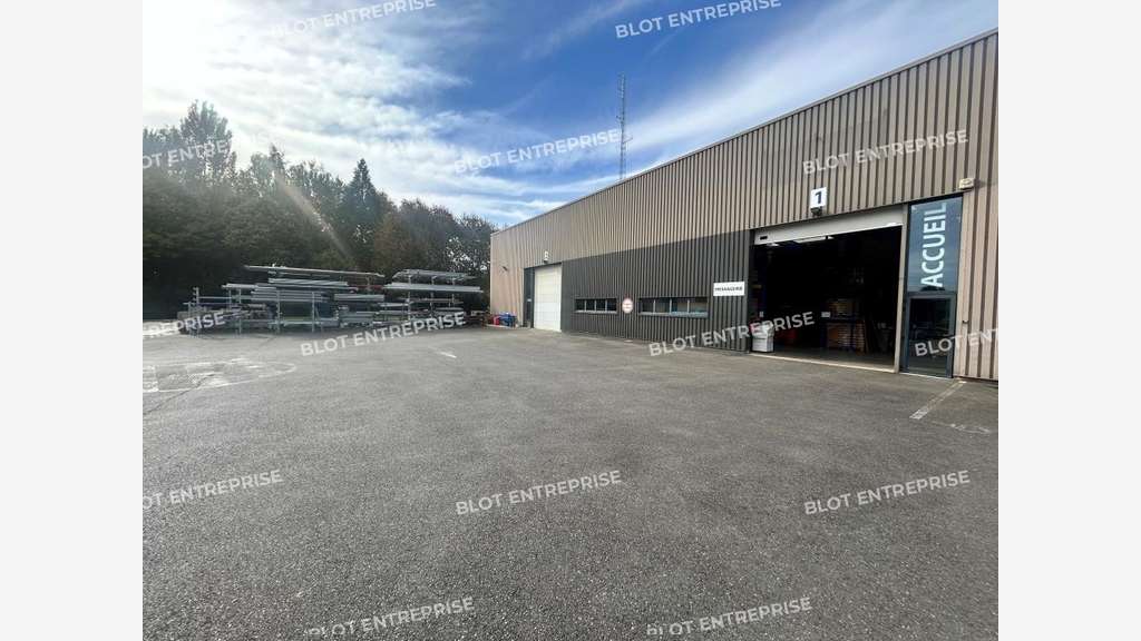 A louer local industriel 1200m² sur 5000m² Melesse