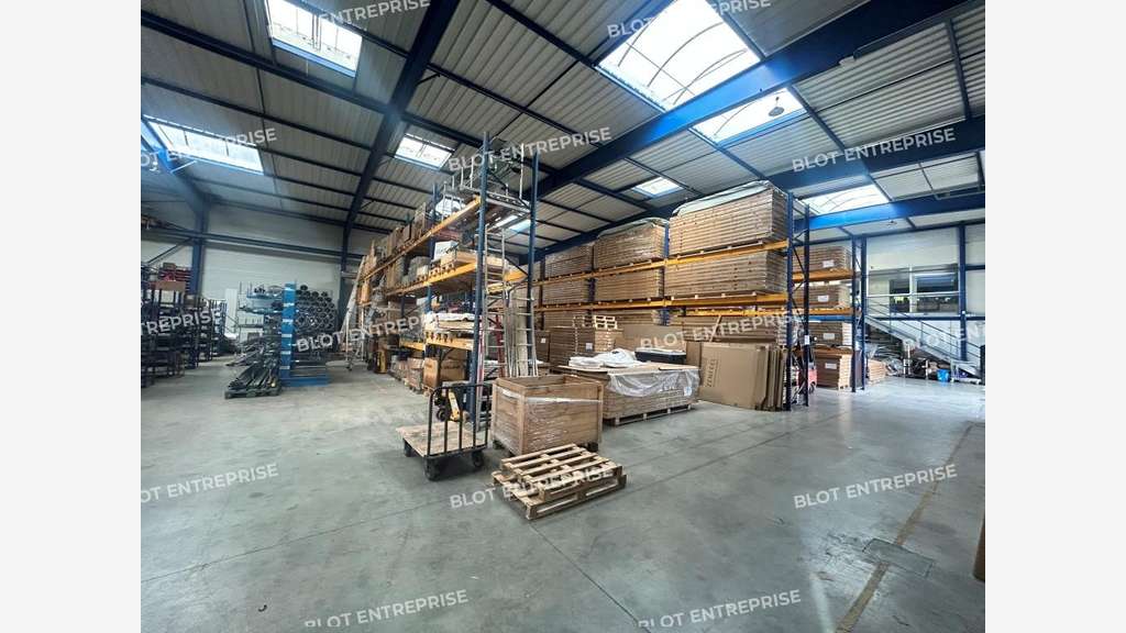 A louer local industriel 1200m² sur 5000m² Melesse