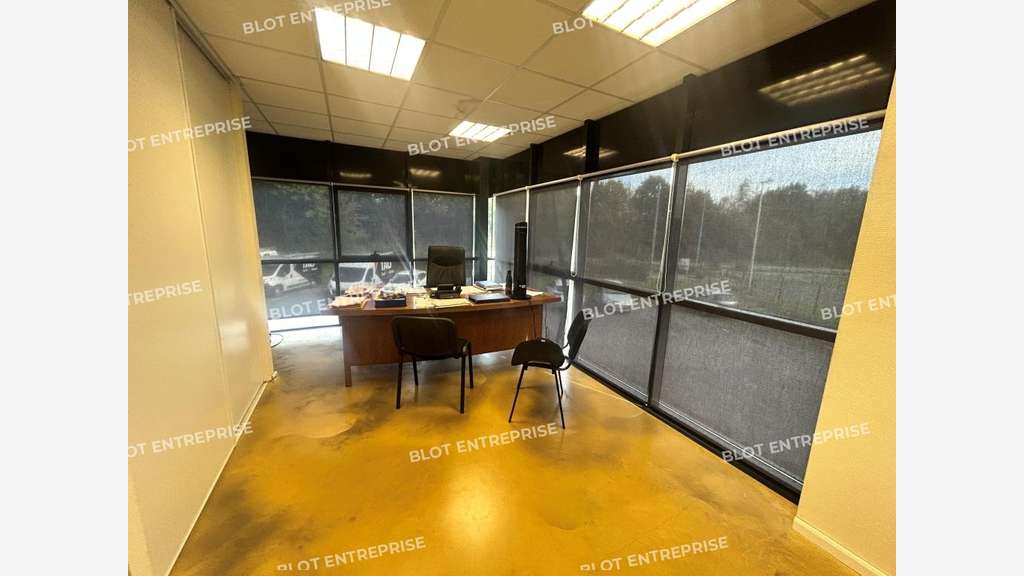 A louer local industriel 1200m² sur 5000m² Melesse