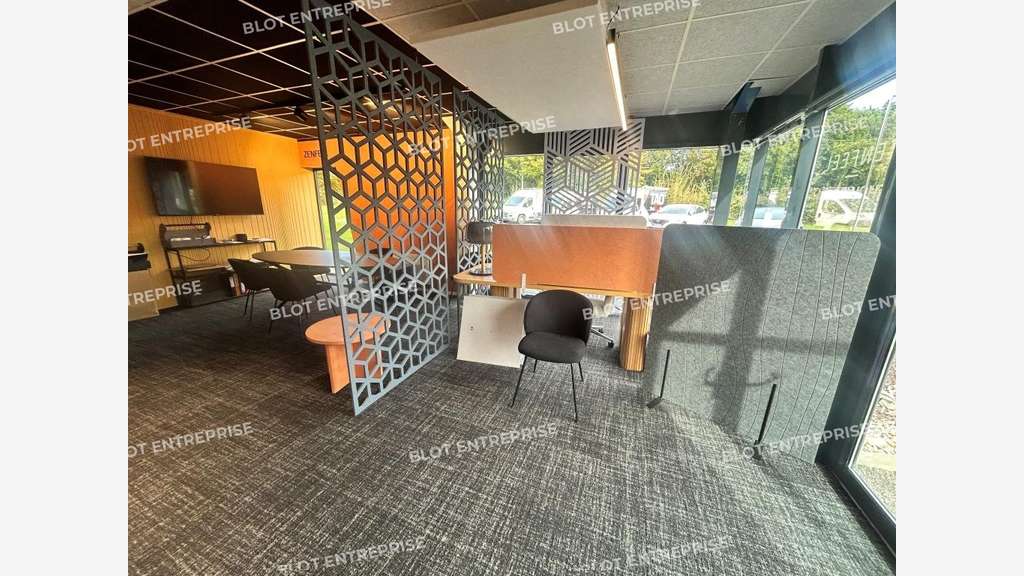 A louer local industriel 1200m² sur 5000m² Melesse