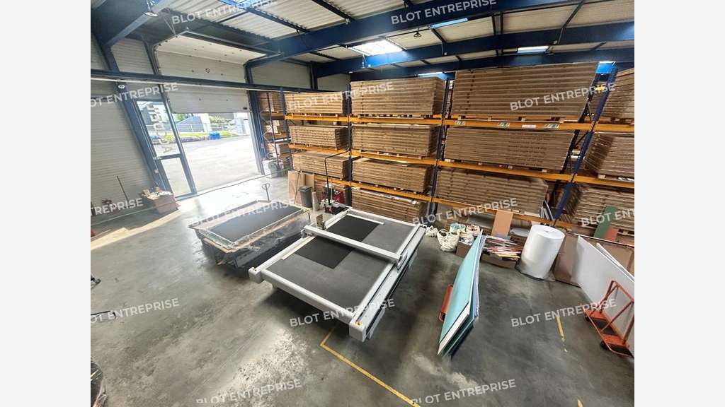 A louer local industriel 1200m² sur 5000m² Melesse
