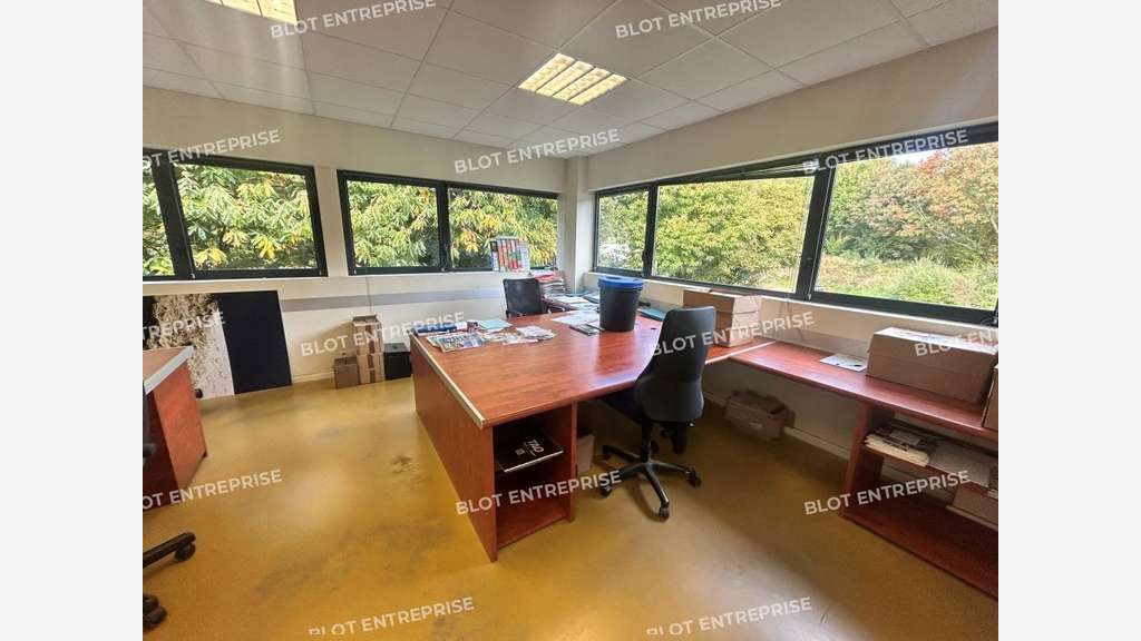 A louer local industriel 1200m² sur 5000m² Melesse
