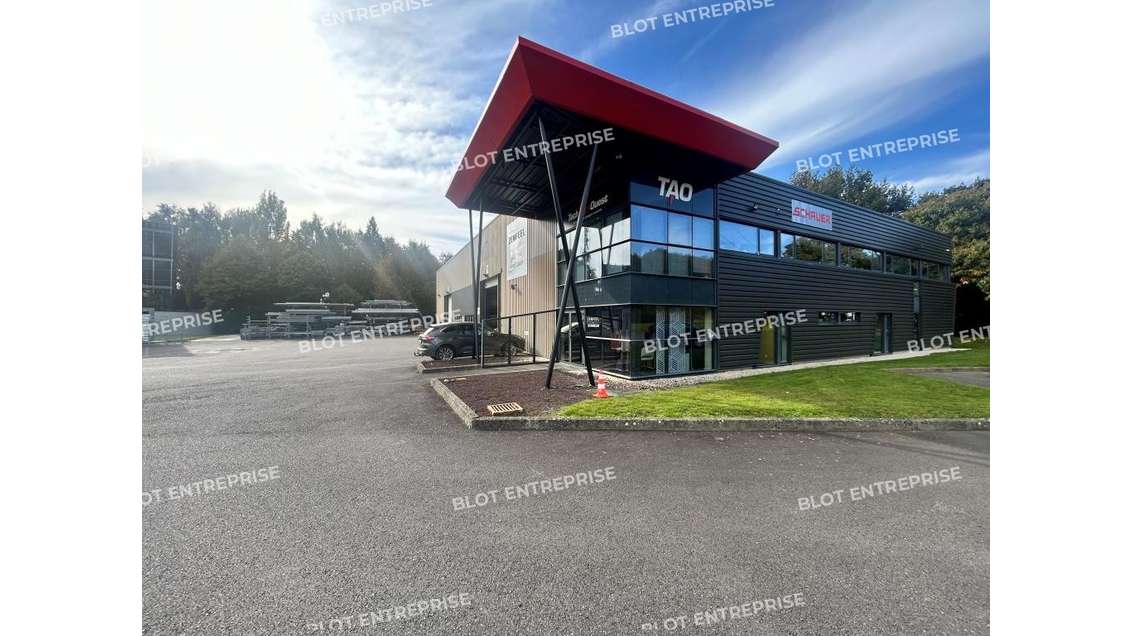 A louer local industriel 1200m² sur 5000m² Melesse