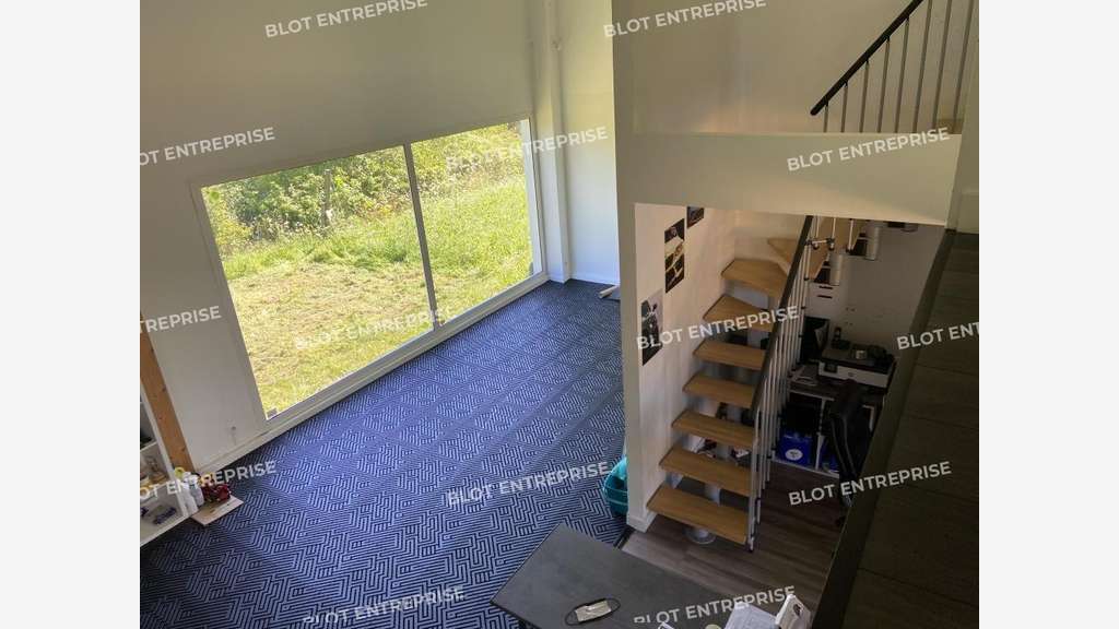 A louer local d'activités 335m² en zac à Melesse