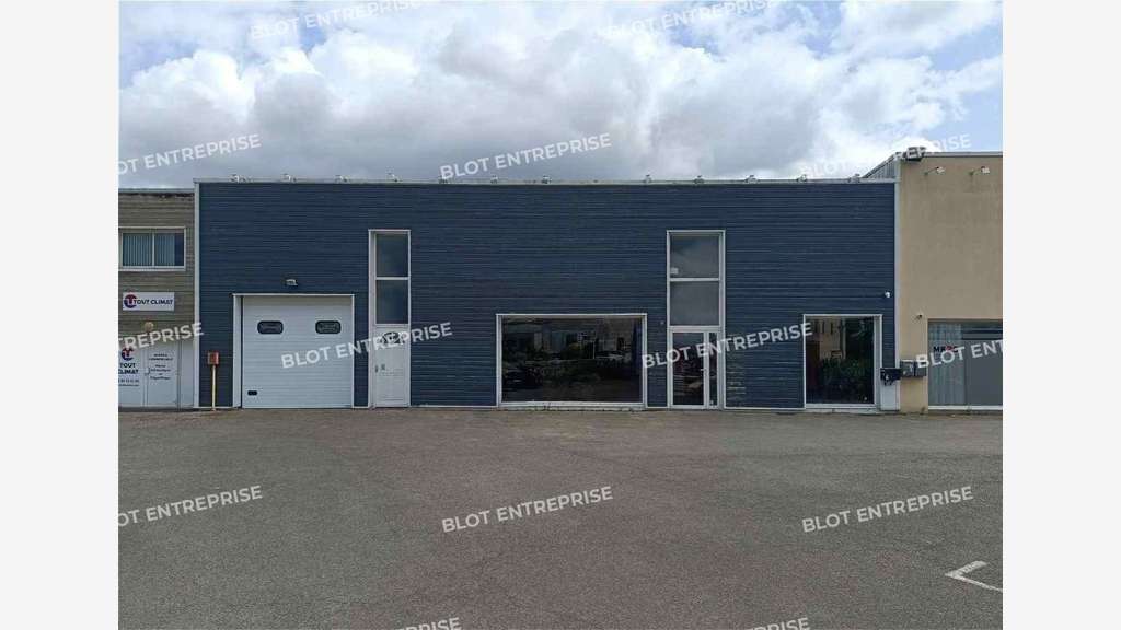 A louer local d'activités 335m² en zac à Melesse