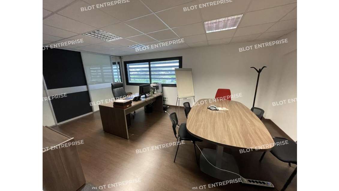 A louer local d'activités 804m² à Quimperlé