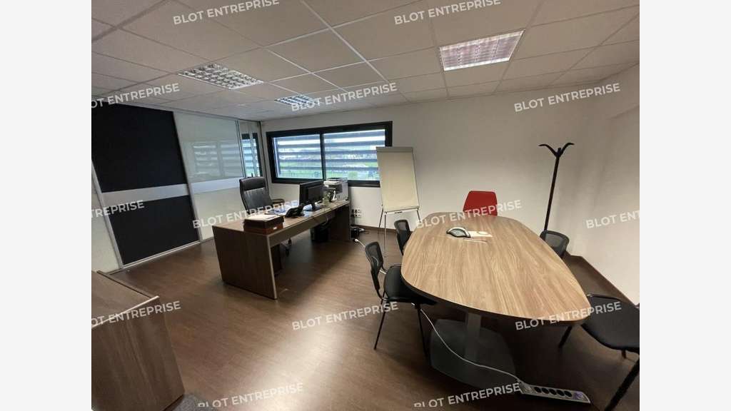 A louer local d'activités 243m² à Quimperlé