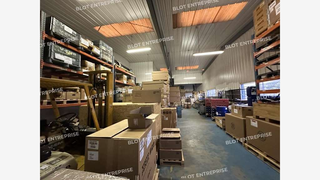 A louer local activité 630m² Mellac accès 4 voies