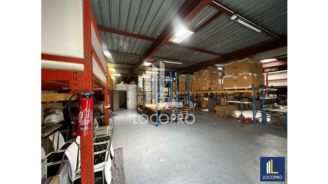 Location local entrepôt à Menton ZI du Haut Careï