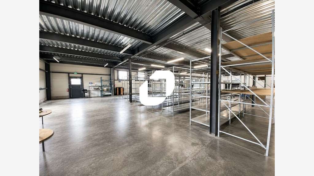 A louer Local d'activité 500m² Mere
