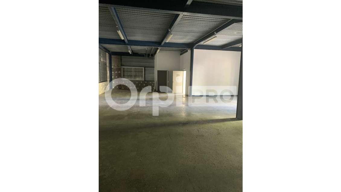 Local d'activité 432m² à louer à Mérignac