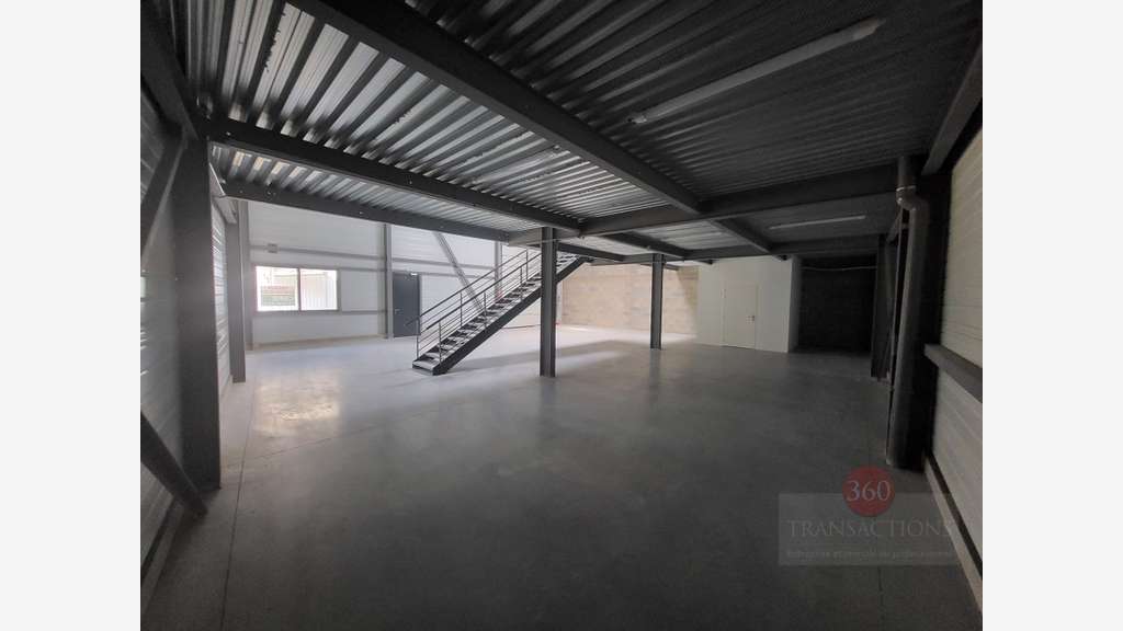 local 293m² avec 100m² de bureau à Mérignac 