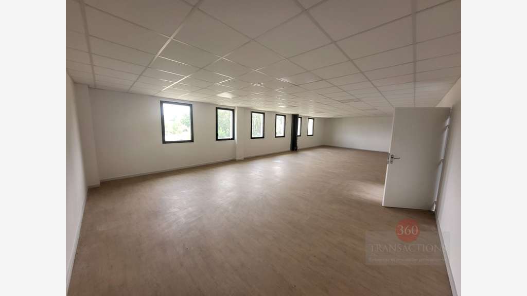 local 293m² avec 100m² de bureau à Mérignac 
