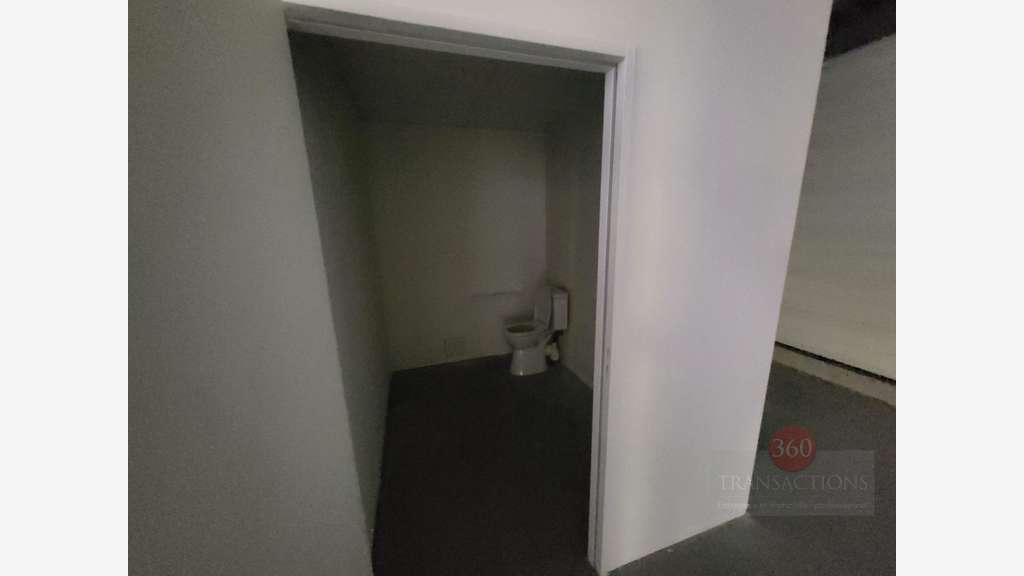 local 293m² avec 100m² de bureau à Mérignac 