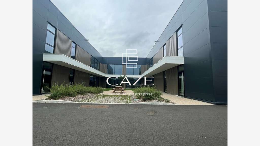 Locaux à louer à Mérignac Vert Caste sortie 10