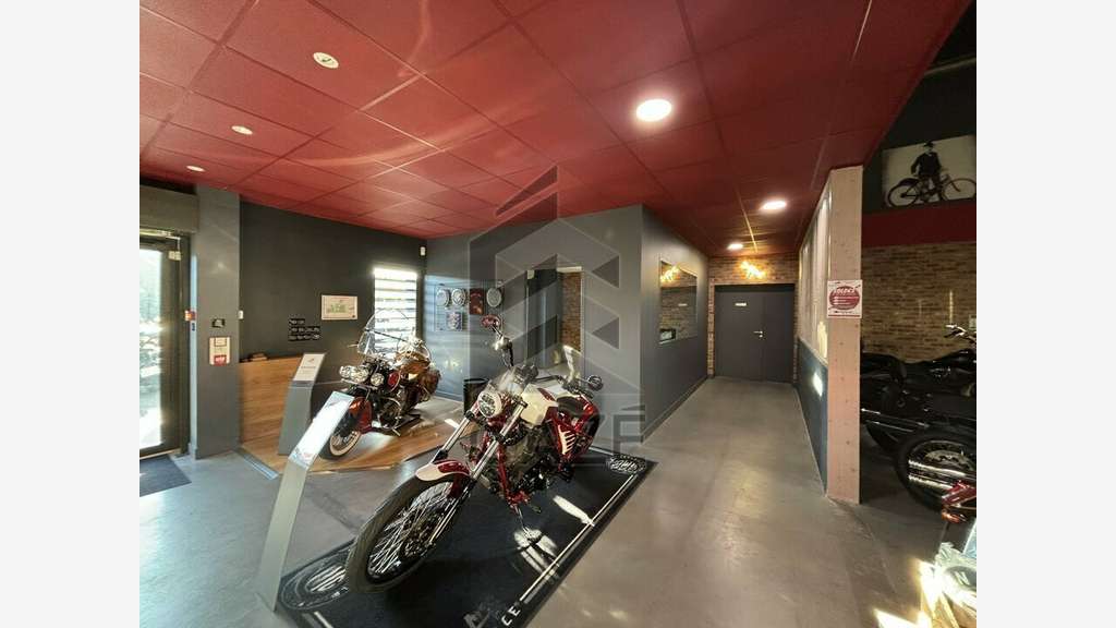 Local 700m² à louer proche rocade à Mérignac