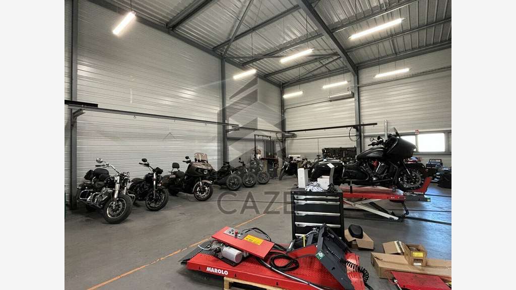 Local 700m² à louer proche rocade à Mérignac