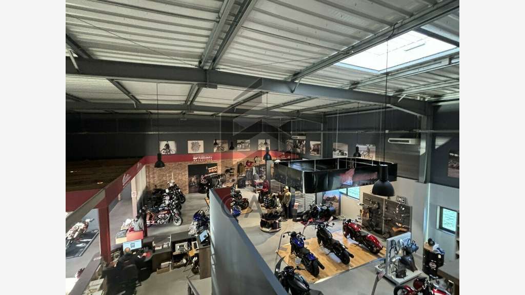 Local 700m² à louer proche rocade à Mérignac
