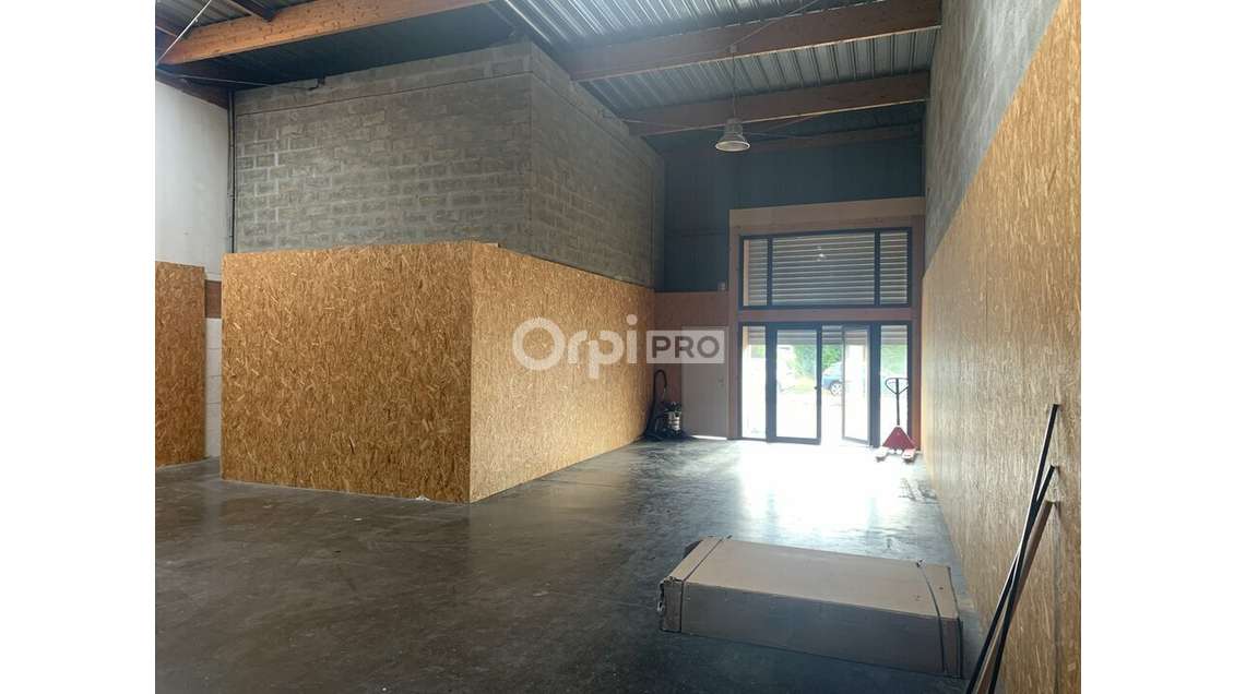 Local 190m² avec bureau à l'étage à Mérignac