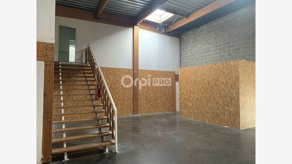 Local 190m² avec bureau à l'étage à Mérignac