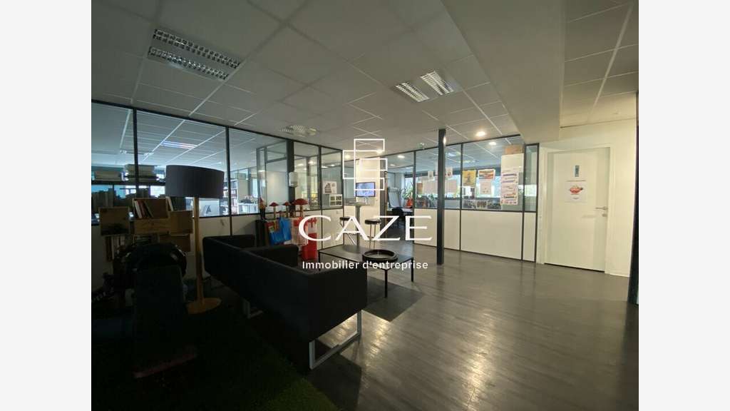 Bâtiment mixte 493m² à louer sortie 11b à Mérignac