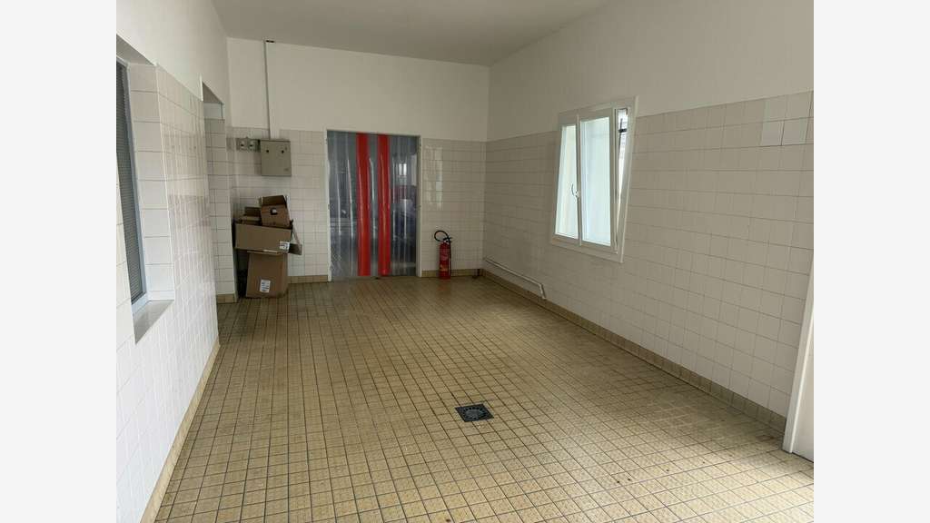 Location entrepôt 220m² à Mérignac proche Rocade